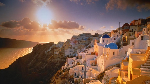 amazing-sunrise-oia-greece