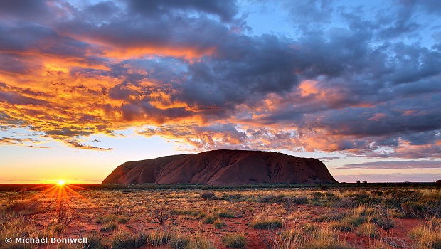 spectacular-sunrise-uluru-australia