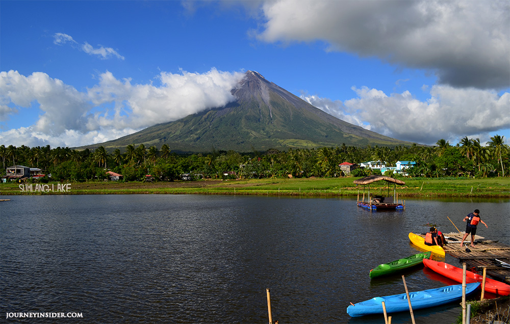 mayon-volcano-at-sumlang-lake