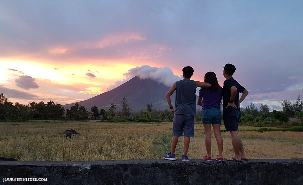 sunset-at-mayon-volcano-in-cagsawa-ruins