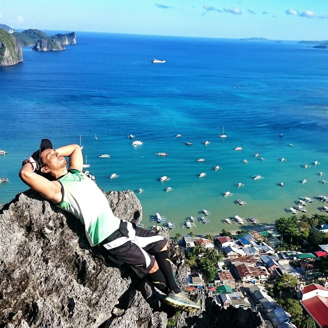 Sunbathing at Taraw Cliff climbing-the-taraw-cliff-the-fidel-pacia-jr-way-3